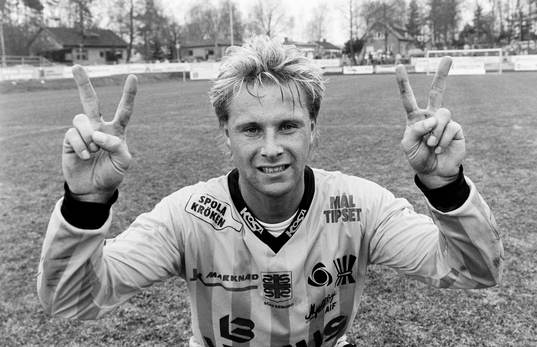 Mjällbys målskytt Alf Olsson jublar