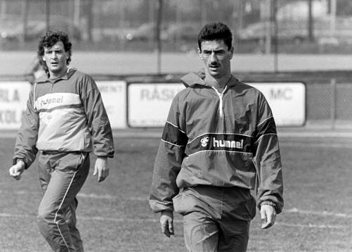 Mark Hughes och Ian Rush, Wales