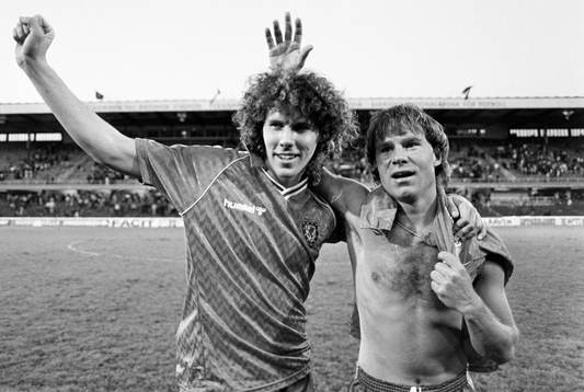 Hans Eskilsson och Hans Holmqvist, Sverige jublar