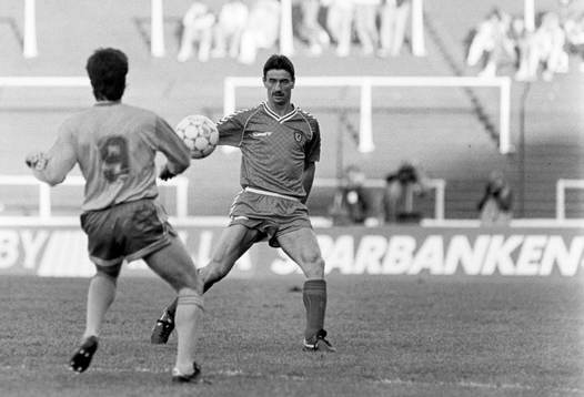 Anders Limpar, Sverige och Ian Rush, Wales