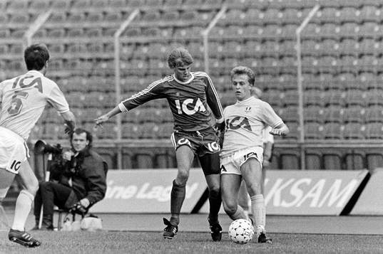 Hans Eklund, Öster och Jonas Thern, Malmö i kamp om bollen