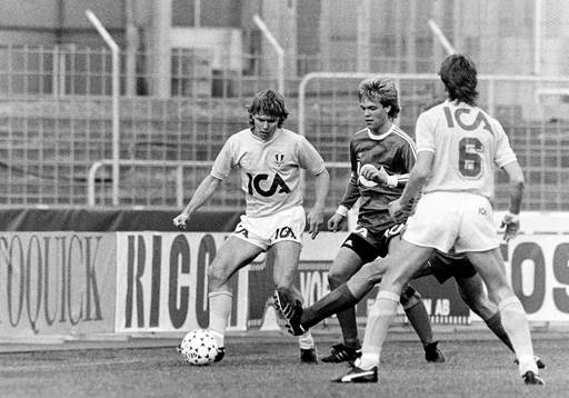 Mikael Svensson, Öster i mitten