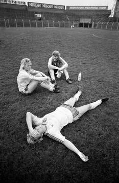 Gunilla Axén, Anette Hansson och Elisabeth Leidinge deppar