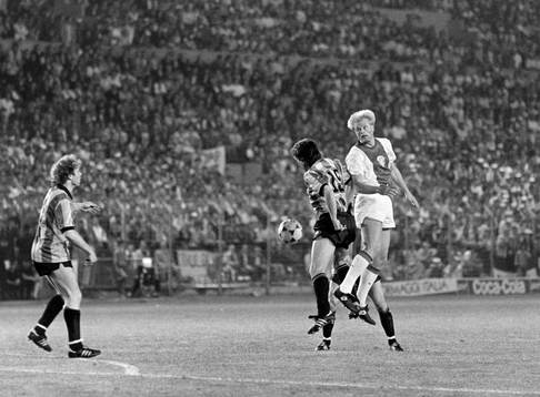 Ajax Peter Larsson i en nickduell