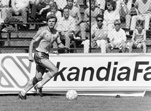 Roland Nilsson, Sverige med bollen