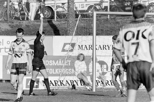 Domare Leif Sundell delar ut en varning
