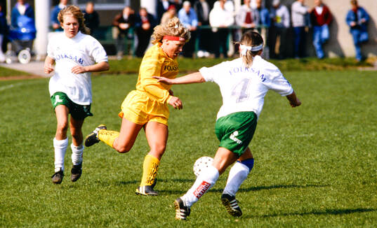 Hammarbys Kristin Bengtsson till vänster