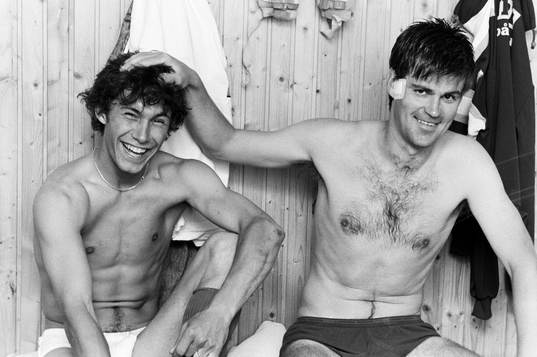 Markaryds målskytt Mikael Broman tre mål klappas om av
