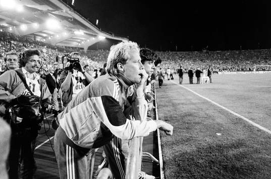 §880525 Fotboll, Europacupen, final, PSV Eindhoven -