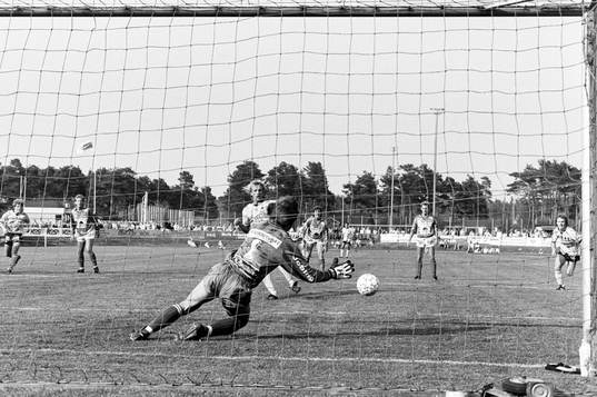 Hans Larsson, Mjällby gör 1-0 på straff på Glenn