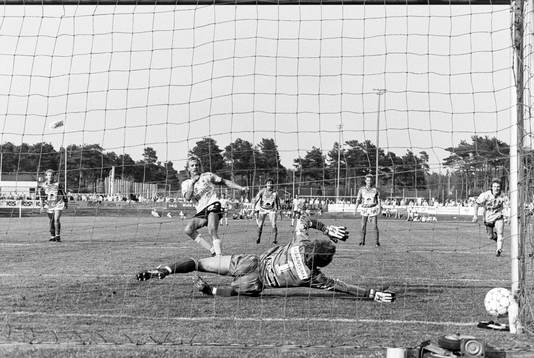 Hans Larsson, Mjällby gör 1-0 på straff på Glenn