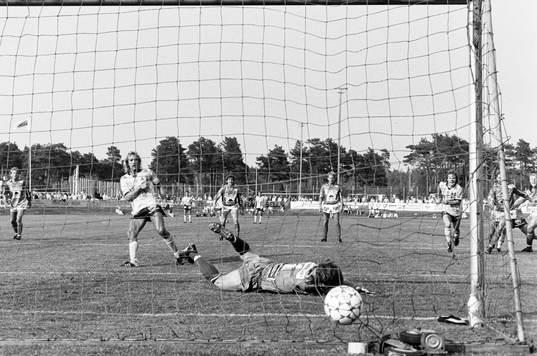 Hans Larsson, Mjällby gör 1-0 på straff på Glenn