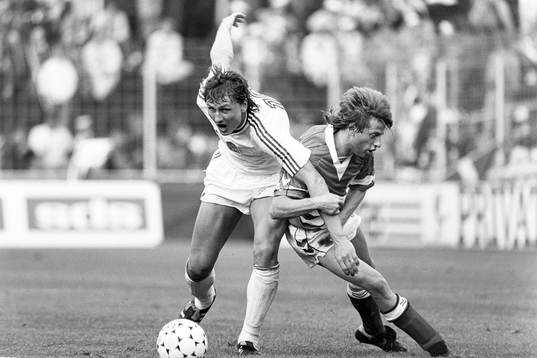 Jesper Olsen, Danmark i kamp om bollen