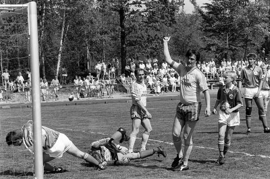 Sverige, VM-laget 74, 1974. Ralf Edström, jubel