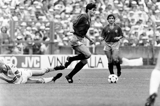 Michel Gonzales, Spanien med bollen