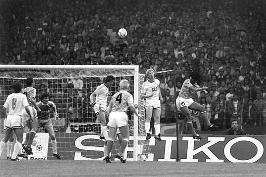 Ruud Gullit, Holland i en nickduell
