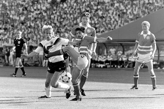 Bläddra bland fler bilder av Fotboll, EM, Västtyskland - Danmark, 2-0