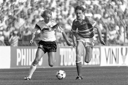 Jürgen Klinsmann, Västtyskland och Ivan Nielsen, Danmark