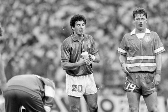 Gianluca Vialli, Italien och Bjorn Kristensen, Danmark