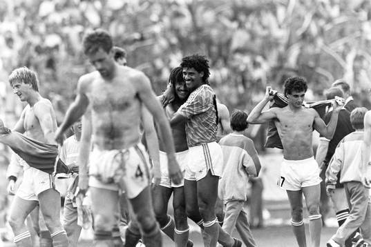 Bläddra bland fler bilder av Fotboll, EM, Holland - Irland, 1-0