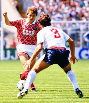 Aleksandr Zavarov of Soviet Union against Kenny Sansom of