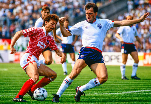 Sergey Aleynikov of Soviet Union (L) against Englands Dave