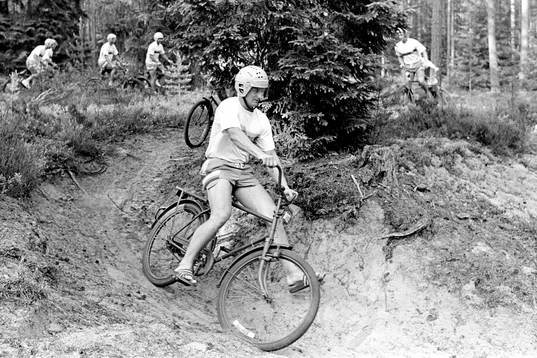 Anders Eldebrink i ledning i cykelloppet