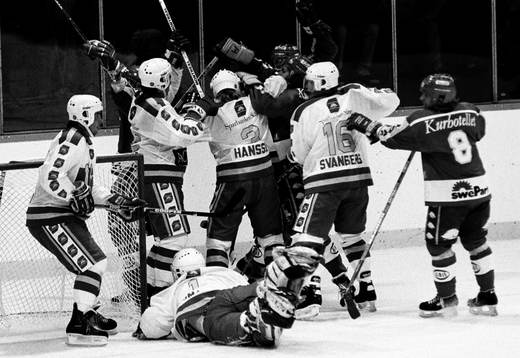 Peter Lindmark i sin första match för Malmö. Jubel i