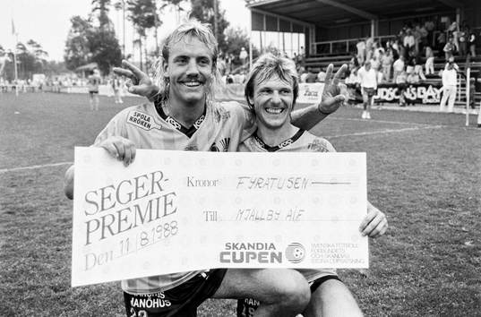 Hans Larsson och Flemming Pehrson, Mjällby jublar