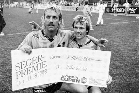Hans Larsson och Flemming Pehrson, Mjällby jublar