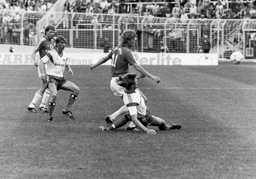 Johnny Ekström, Bayern München i kamp om bollen