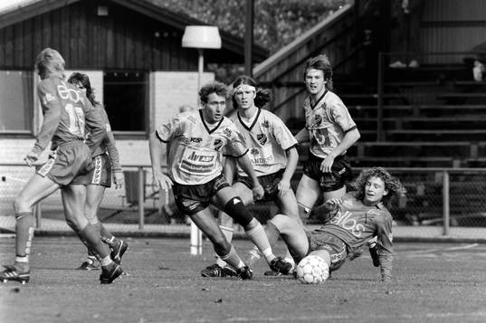 '880925 Fotboll, Div 1 södra, IFK Hässleholm - Elfsborg,