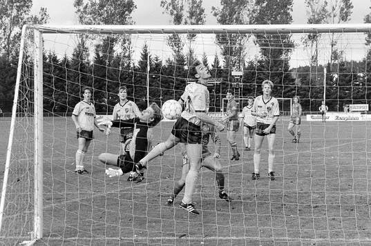 '880925 Fotboll, Div 1 södra, IFK Hässleholm - Elfsborg,