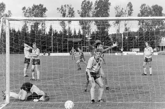 '880925 Fotboll, Div 1 södra, IFK Hässleholm - Elfsborg,