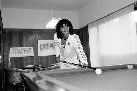 Ruud Gullit, Milan spelar biljard