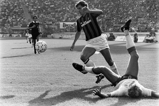 Marco van Basten, Milan tar sig förbi fiorentinas Glenn