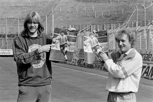 Glenn Strömberg och Robert Prytz med bilder på Maradona