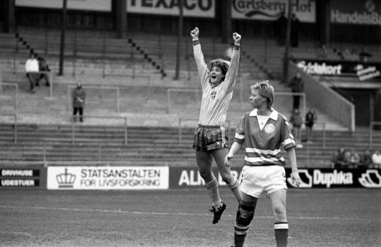 Pia Sundhage jublar