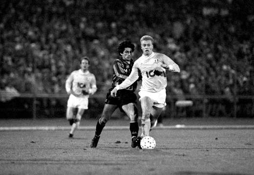 Malmös Jonas Thern med bollen