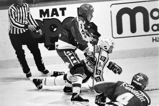 Roger Hansson, Rögle tacklas bakifrån