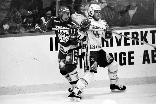 Anders Jonsson, Rögle i kamp vid sargen