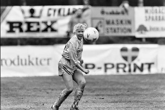 Åsa Persson, Öxabäck med bollen