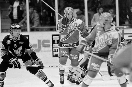 Ulf Sandström, Modo