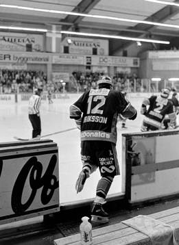 Roland Eriksson, Modo, går in på isen
