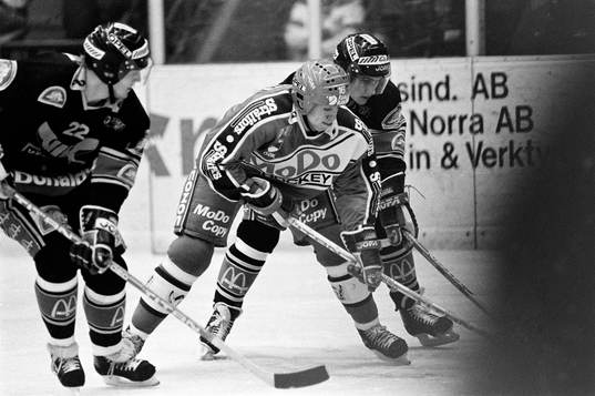 Mikael Ståhl, Modo