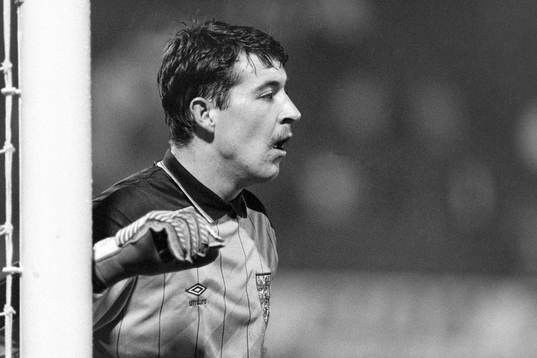 Nigel Martyn, målvakt i England
