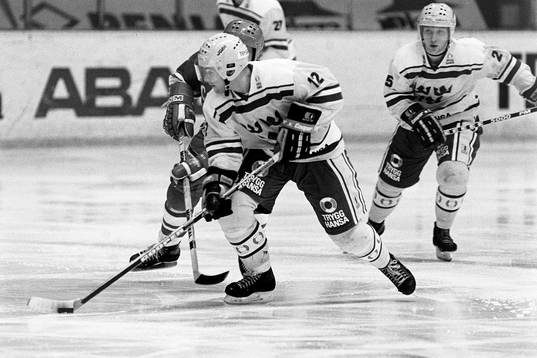 Johan Strömvall, Sverige med pucken
