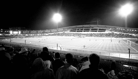 Nya Ullevi i kvällsljus