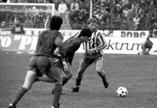 Per-Edmund Mordt. Göteborg i kamp om bollen