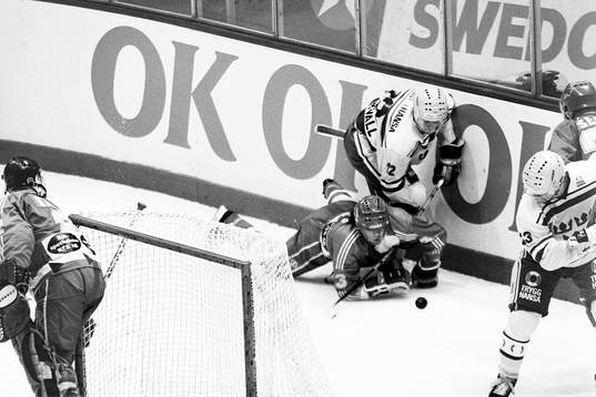 Johan Strömwall, Sverige i kamp om pucken